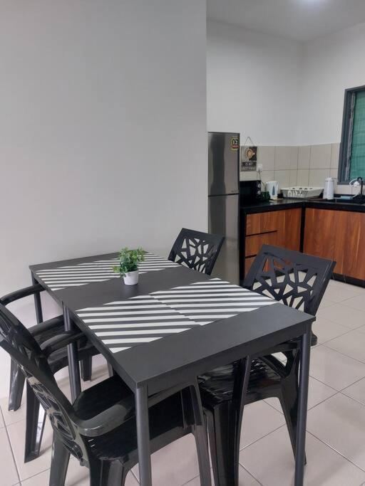 Bohemian 3 Bedroom -10 Mins To Mid Valley Pangsapuri